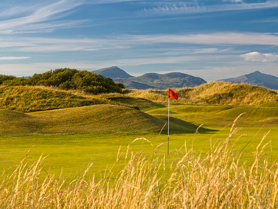 Royal St. David's Course - 15th Green with views toward the Snowdonian Mountains